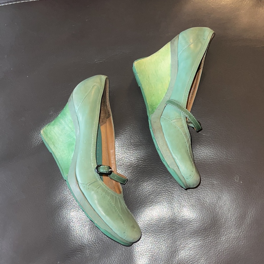 Kenneth Cole Reaction Green Leather Wedge Heel Mary Janes